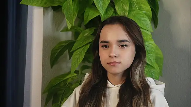 BethanyHitzler online show from May 4, 2026, 4:52 am