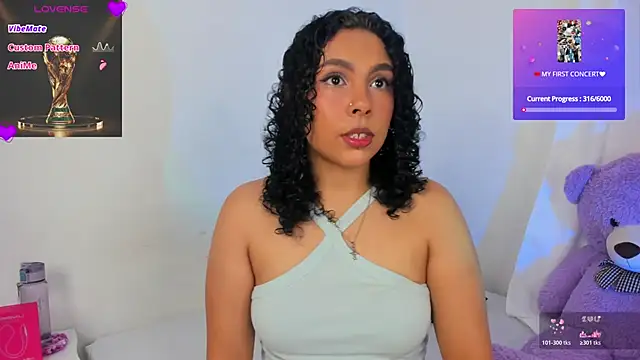 Snapshot of Violetta_cam_ chatting on June 19, 2026, 2:49 am Violetta cam online show from June 19, 2026, 2:49 am