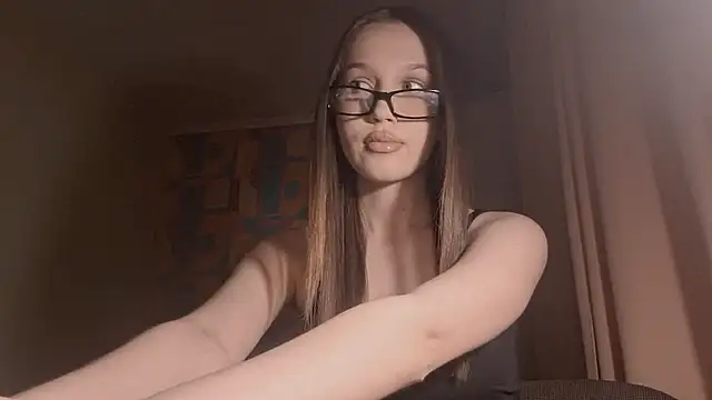 Katrinethequeen online show from May 10, 2026, 4:23 pm