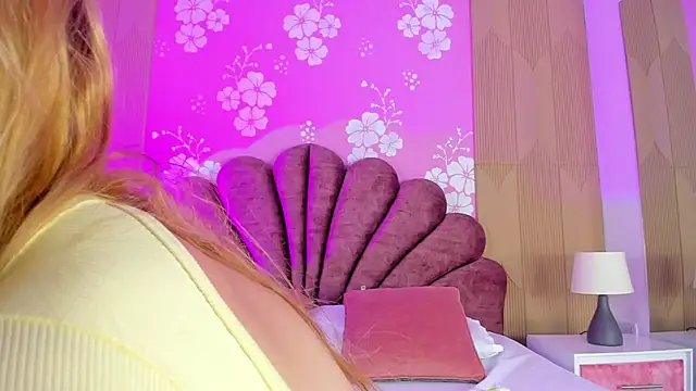 violetsmith1  online show from July 30, 2026, 12:37 pm