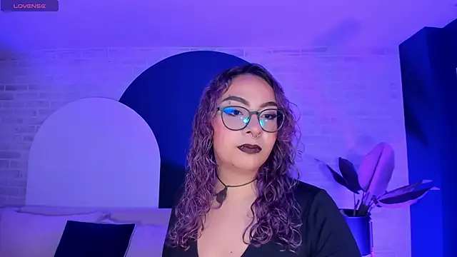 Snapshot of LoiseHarper chatting on May 5, 2026, 3:36 am LoiseHarper online show from May 5, 2026, 3:36 am