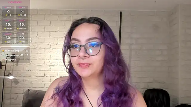 Snapshot of LoiseHarper chatting on June 8, 2026, 1:28 am LoiseHarper online show from June 8, 2026, 1:28 am