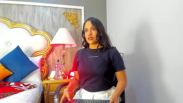 emilly sweett online show from August 5, 2026, 7:49 pm
