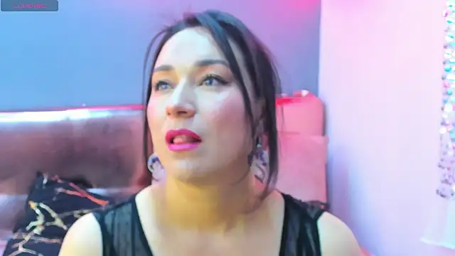 Snapshot of Elizabeth_bennett chatting on June 4, 2026, 9:37 am Elizabeth bennett online show from June 4, 2026, 9:37 am