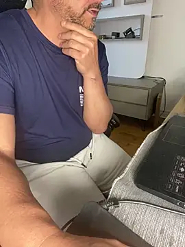 daddy3945 online show from May 13, 2026, 8:12 am