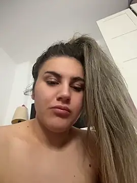 SensualQueenX online show from May 4, 2026, 10:06 pm