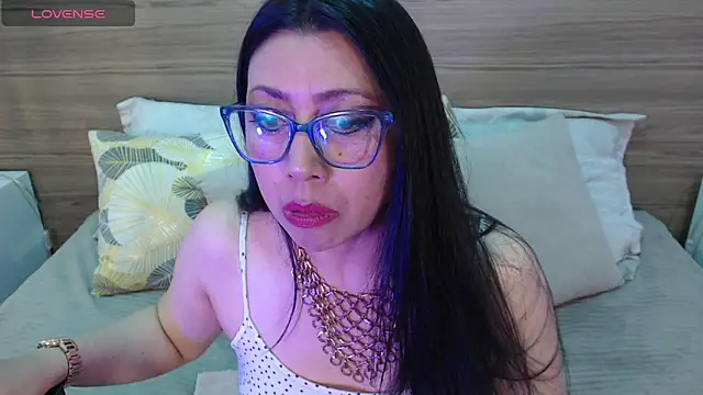 FranciscaVera online show from June 10, 2026, 8:52 pm