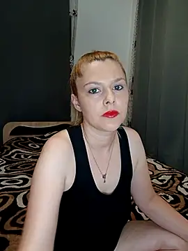 ValentinIuliana online show from May 1, 2026, 6:23 pm