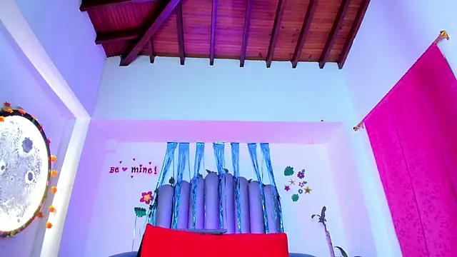 vaneloppe 23 online show from May 3, 2026, 4:07 am