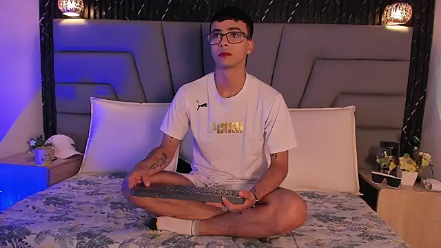 The skinny boy  online show from May 5, 2026, 3:14 am
