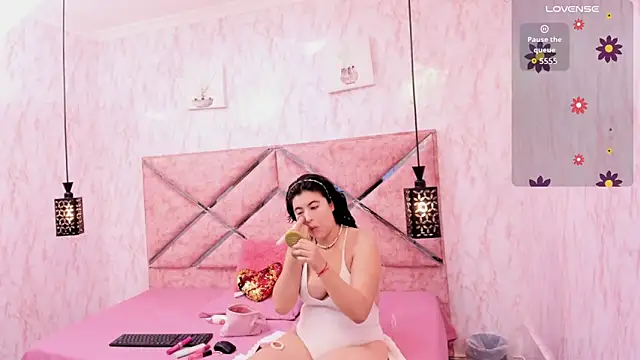 Snapshot of Dolls_Antonella chatting on June 20, 2026, 12:41 pm Dolls Antonella online show from June 20, 2026, 12:41 pm