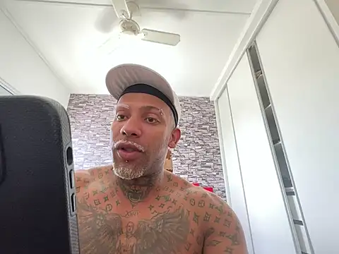 Maxloirinho online show from May 5, 2026, 5:21 pm