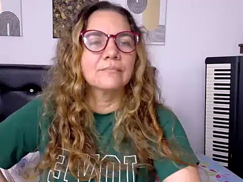 Snapshot of halinnahotxx chatting on May 16, 2026, 5:56 pm halinnahotxx online show from May 16, 2026, 5:56 pm