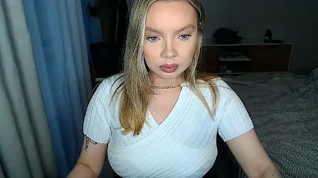 Snapshot of PolinaXXXXXJones chatting on June 1, 2026, 5:03 pm PolinaXXXXXJones online show from June 1, 2026, 5:03 pm
