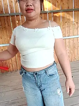 Lily Henry online show from May 25, 2026, 11:33 pm