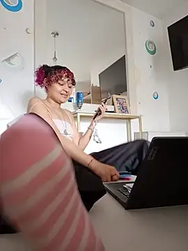 Ari vibesX online show from August 3, 2026, 10:02 pm