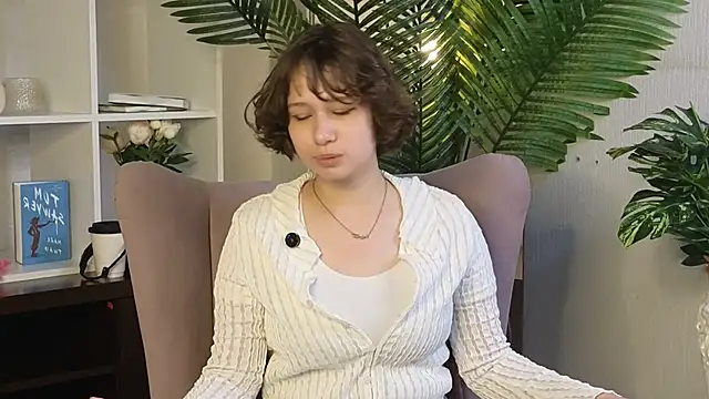 JustaAleyandrez online show from May 6, 2026, 12:54 pm