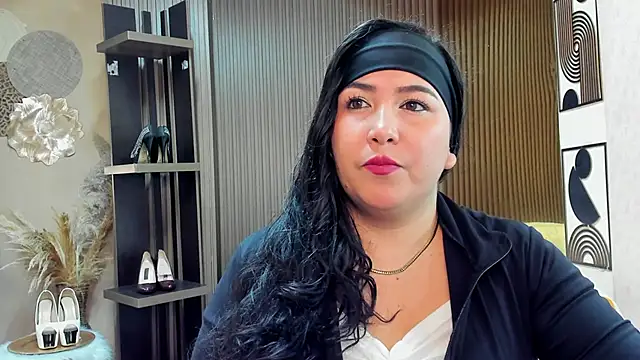 BBWLuxuryMuse online show from May 4, 2026, 11:17 am