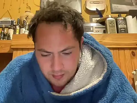 alecsgzz online show from May 19, 2026, 4:41 am