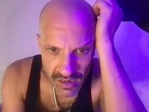 french solo X online show from June 3, 2026, 6:05 am