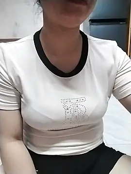 Girl lovebaby online show from May 6, 2026, 1:03 am
