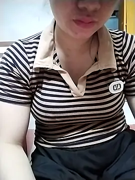 Girl lovebaby online show from May 17, 2026, 12:34 pm