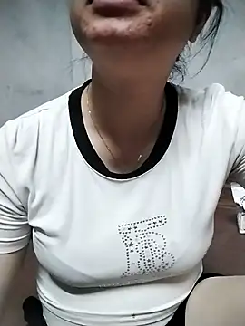 Girl lovebaby online show from May 30, 2026, 2:52 am