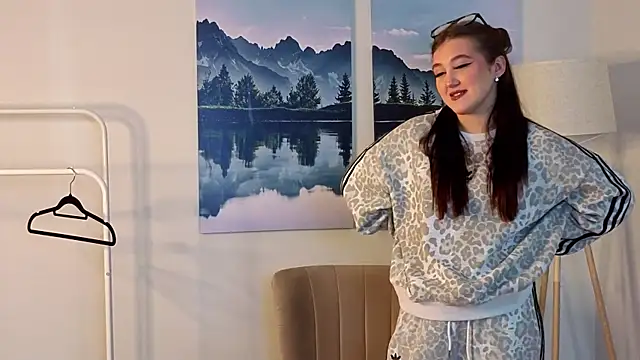 AileenKozinski online show from May 5, 2026, 8:00 am
