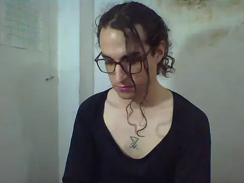 Snapshot of LaCuerva chatting on May 16, 2026, 7:56 pm LaCuerva online show from May 16, 2026, 7:56 pm