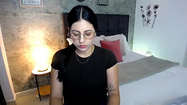 isa cruzx online show from May 15, 2026, 9:33 pm