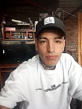 demoni0802 online show from May 3, 2026, 9:21 pm