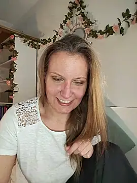 Snapshot of Candy_Cougar chatting on May 22, 2026, 1:06 pm Candy Cougar online show from May 22, 2026, 1:06 pm