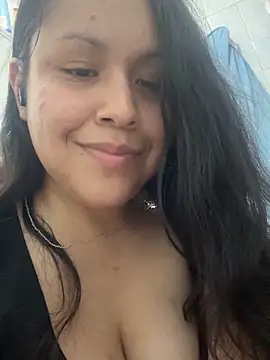 KeniaLuna online show from April 23, 2026, 12:45 am