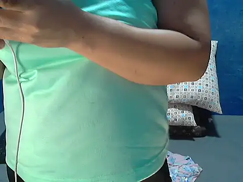 hotchilimom online show from March 9, 2026, 4:27 am