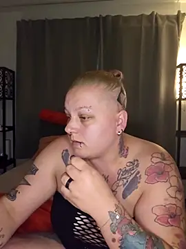 Lady Peggi online show from May 5, 2026, 4:04 pm