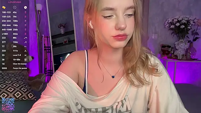 Snapshot of Eve_Dark_Side chatting on June 3, 2026, 6:27 am Eve Dark Side online show from June 3, 2026, 6:27 am