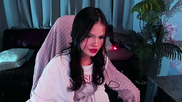 Snapshot of MaddyFever chatting on June 9, 2026, 1:23 pm MaddyFever online show from June 9, 2026, 1:23 pm