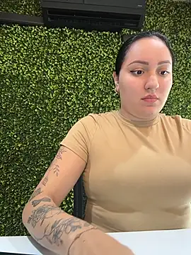 Snapshot of Slvarez chatting on June 15, 2026, 9:06 pm Slvarez online show from June 15, 2026, 9:06 pm