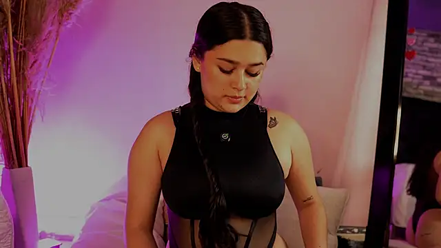 Snapshot of ariadna_milano_ chatting on June 30, 2026, 1:01 pm ariadna milano online show from June 30, 2026, 1:01 pm