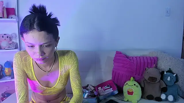 ela velvet online show from June 24, 2026, 4:55 am