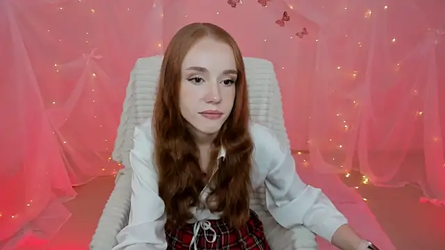 Snapshot of MilaSiren chatting on May 12, 2026, 9:39 am MilaSiren online show from May 12, 2026, 9:39 am