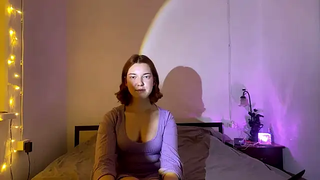 MoonlitMuse82 online show from May 5, 2026, 4:04 pm