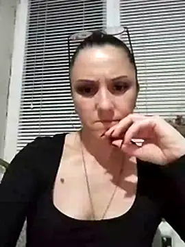 MillaMia45 online show from May 17, 2026, 7:21 pm
