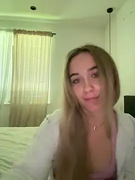 LillyStarr online show from June 24, 2026, 11:20 am