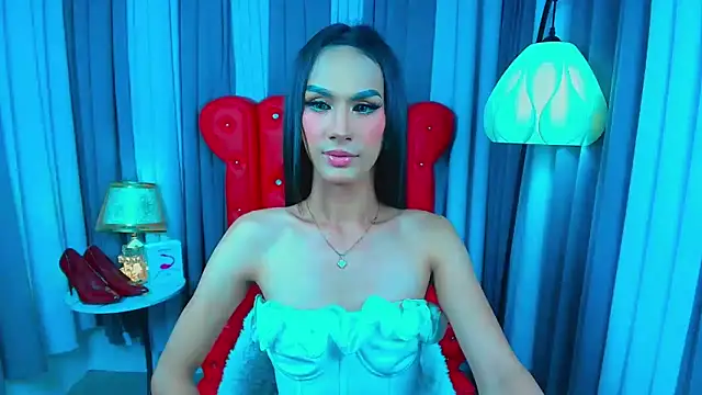 Estella Hilton online show from June 1, 2026, 8:16 am