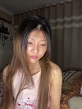 honeypeach666 online show from May 6, 2026, 2:22 pm