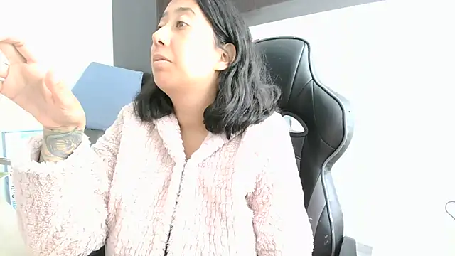 Snapshot of saramaSS chatting on June 15, 2026, 7:38 pm saramaSS online show from June 15, 2026, 7:38 pm