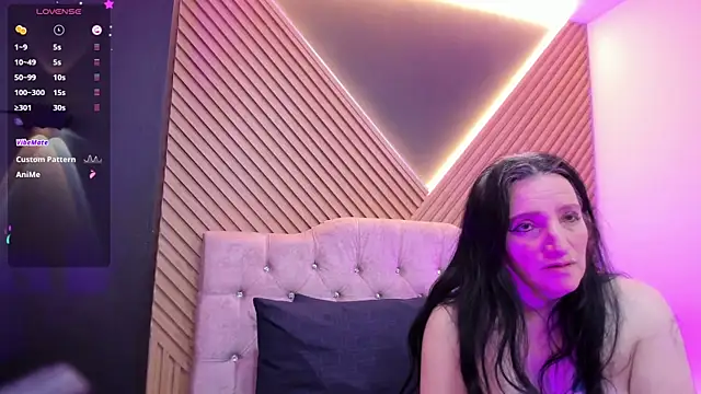 CloeMature online show from May 31, 2026, 3:26 am