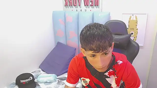 Snapshot of liam_play chatting on May 22, 2026, 9:53 pm liam play online show from May 22, 2026, 9:53 pm
