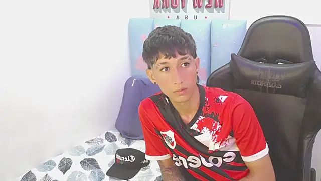 Snapshot of liam_play chatting on May 23, 2026, 12:20 pm liam play online show from May 23, 2026, 12:20 pm